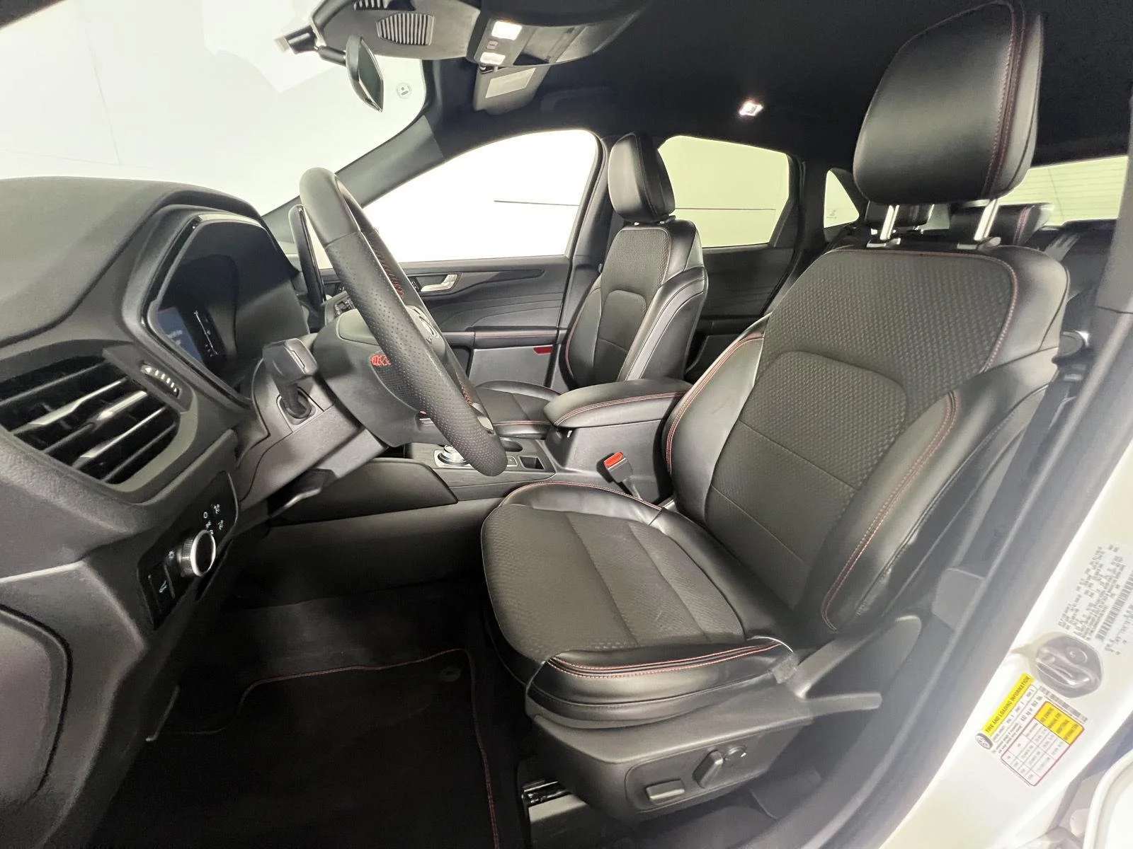 Used 2023 Star White Metallic Tri-Coat Ford ST-Line image 2