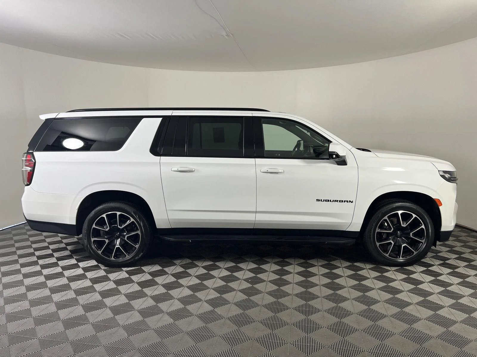 Used 2022 SUMMIT WHITE Chevrolet RST image 27