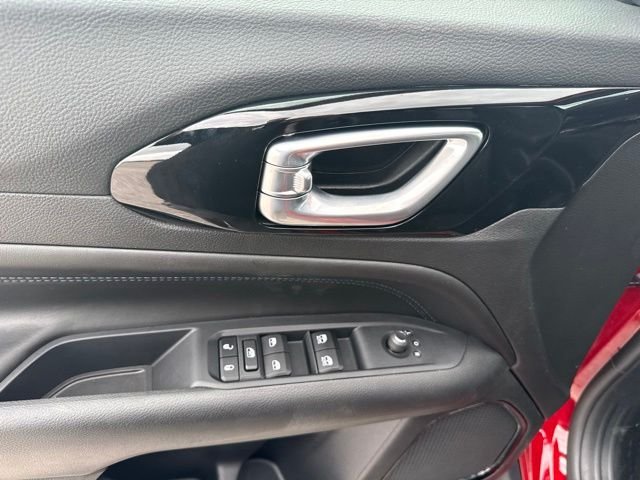 New 2026 Red Hot Pearlcoat Jeep Latitude image 13