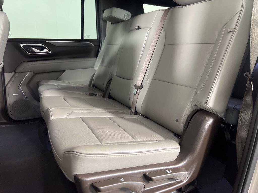 Used 2023 Pearl Beige Metallic GMC SLT image 5