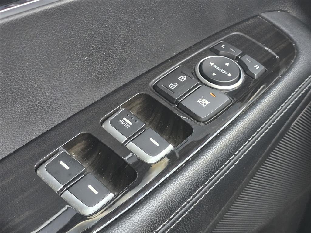 Used 2019 Black Kia L image 22