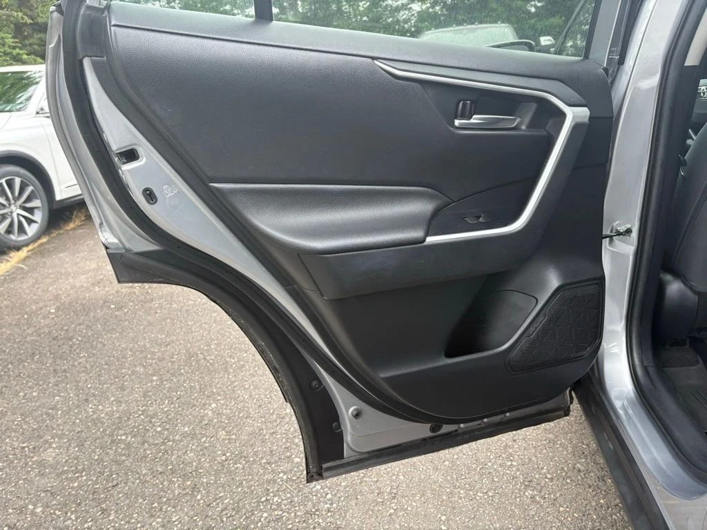Used 2021 Silver Toyota XLE image 13