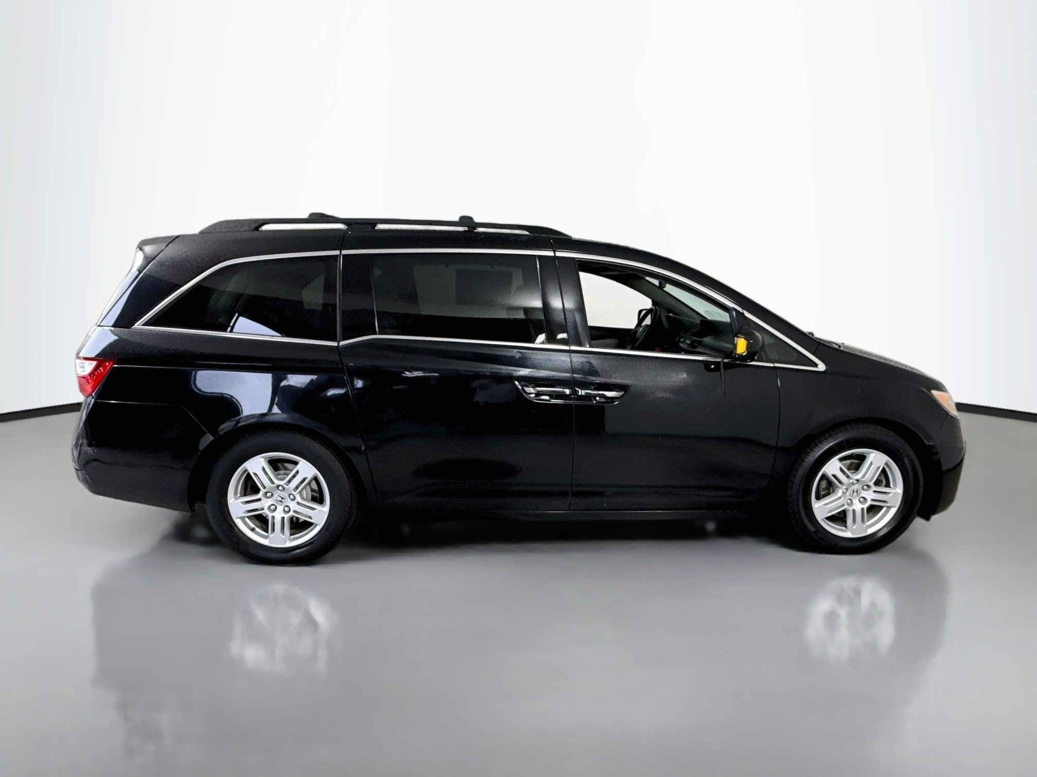 Used 2013 Crystal Black Pearl Honda Touring image 8