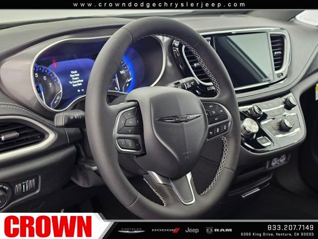 New 2025 Bright White Clear-Coat Exterior Paint Chrysler Select image 29