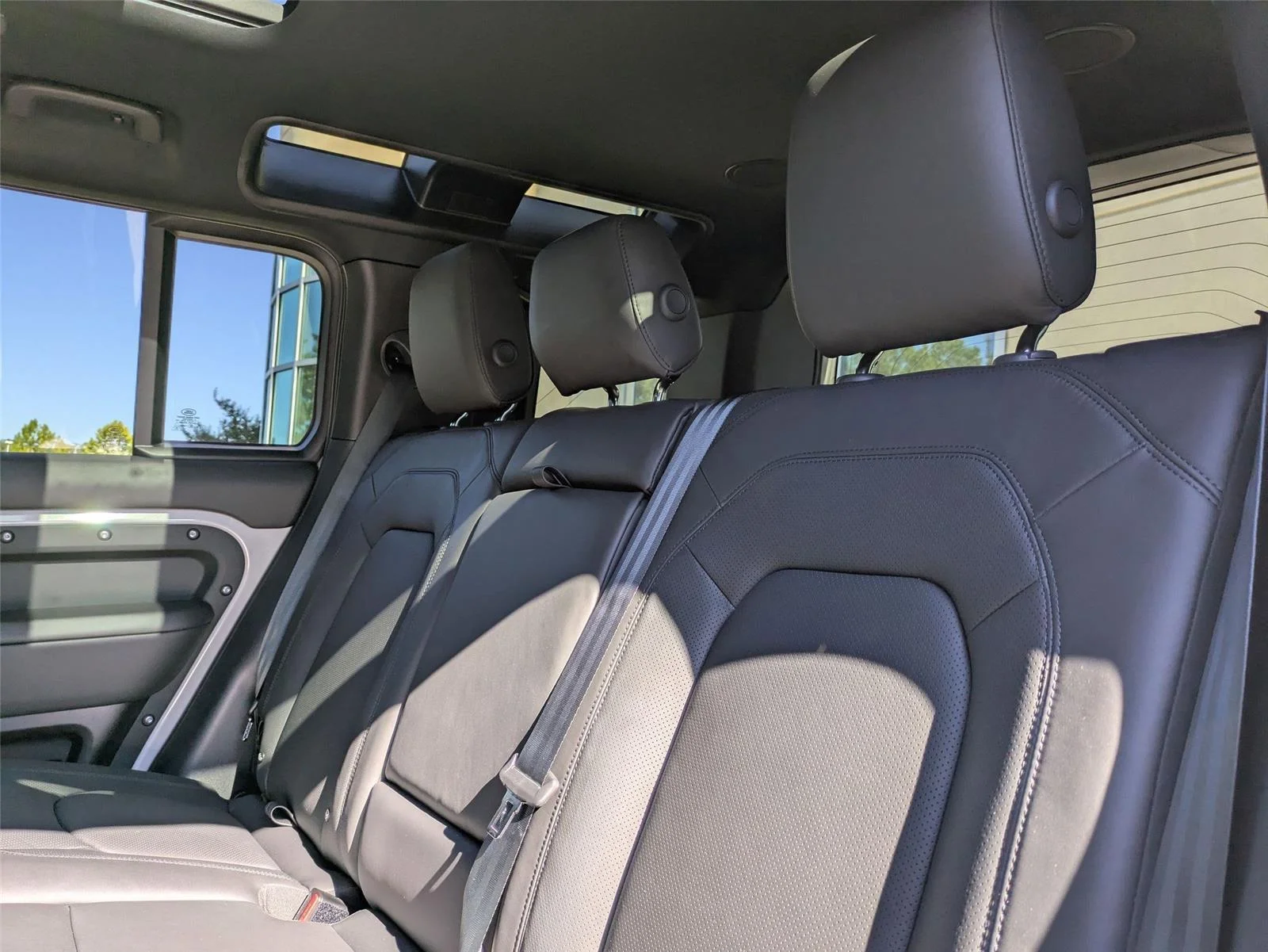Used 2026 Borasco Grey Metallic Land Rover X-Dynamic SE image 28