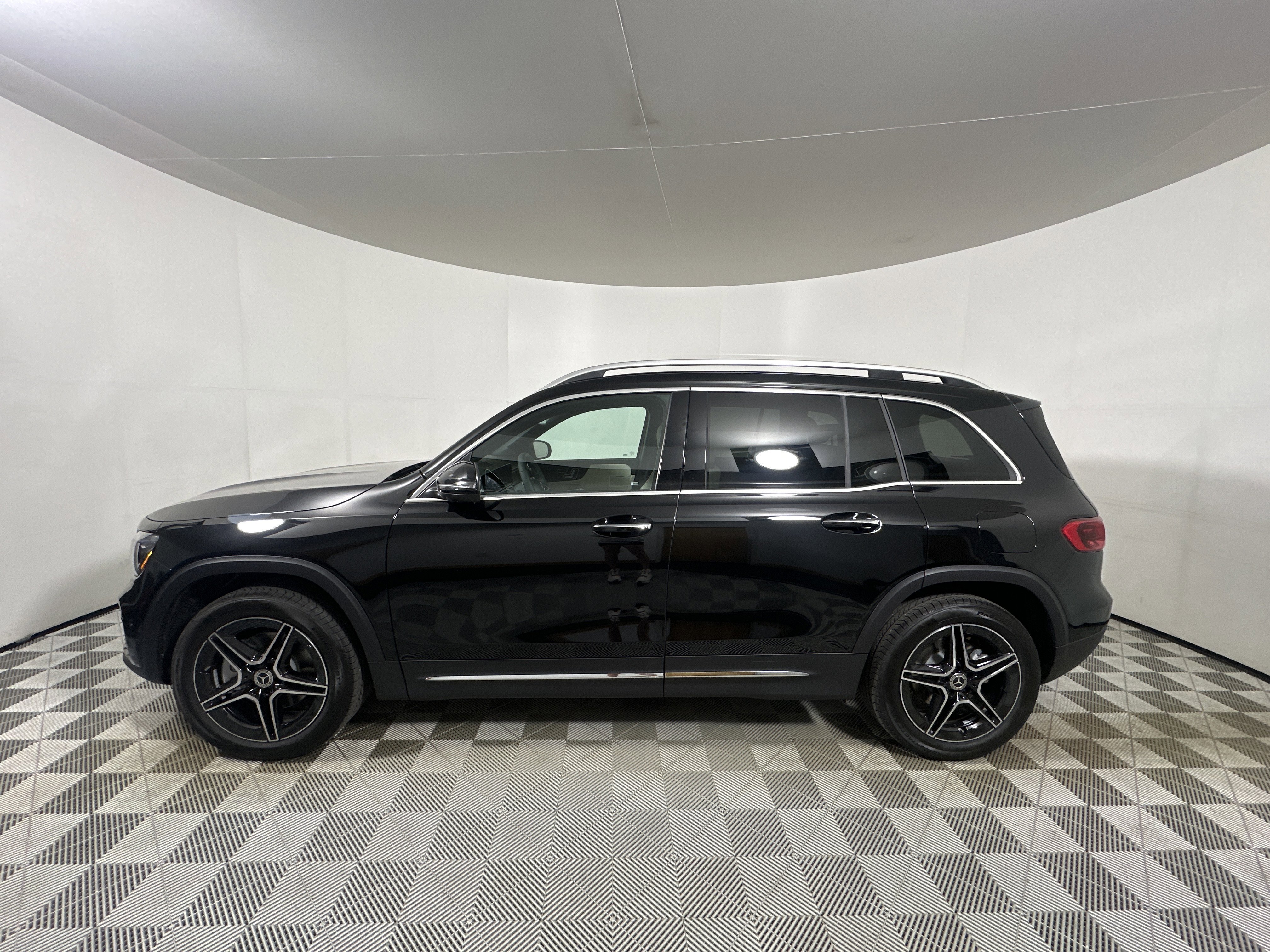New 2026 Cosmos Black Metallic Mercedes-Benz GLB 250 image 29