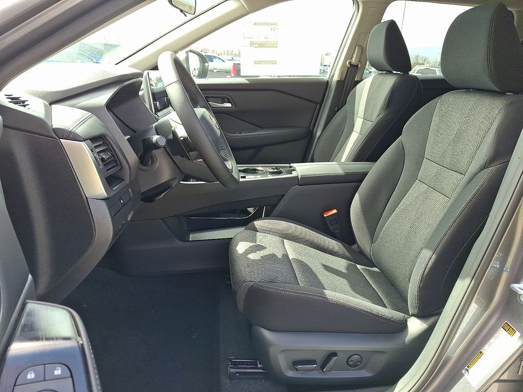 2026 Nissan Rogue — photo 9