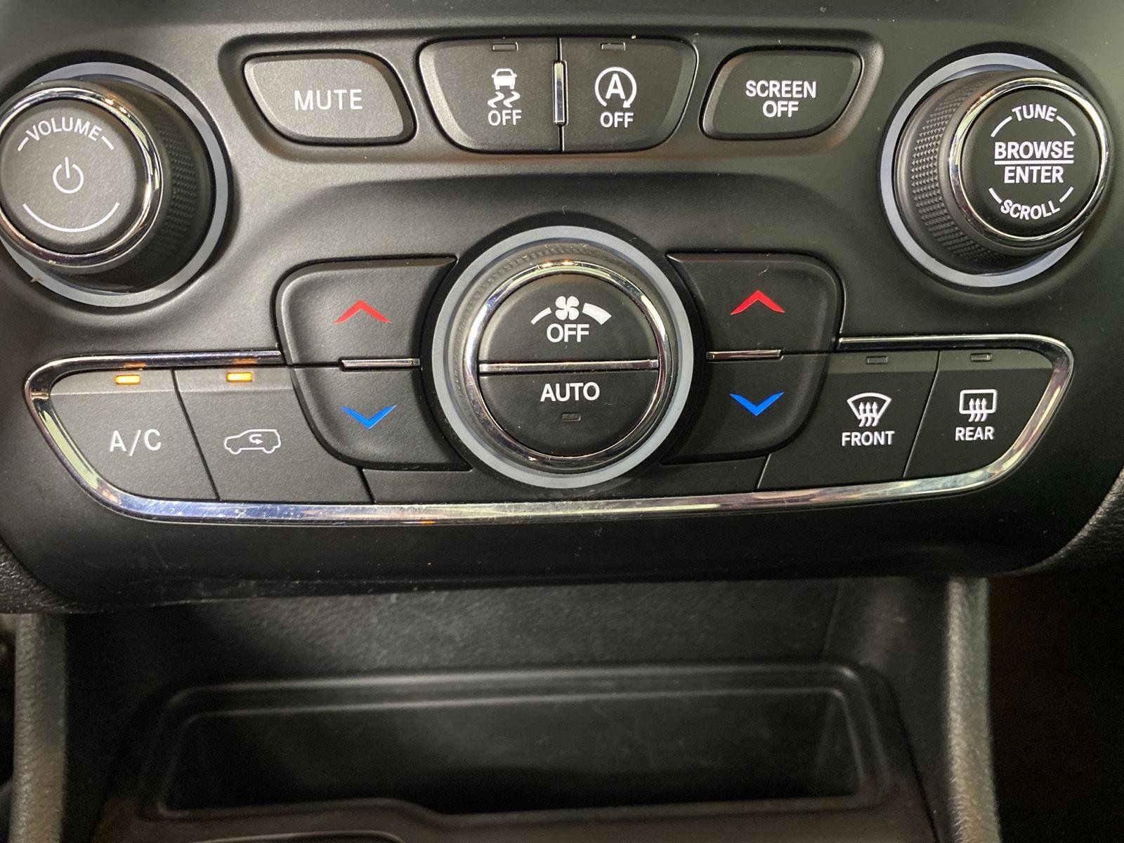 Used 2021 Diamond Black Crystal Pearlcoat Jeep High Altitude image 22