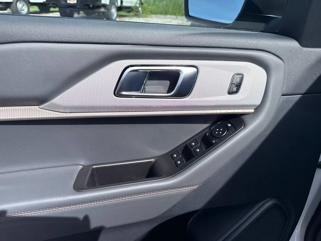New 2027 Avalanche Gray Ford Active image 16