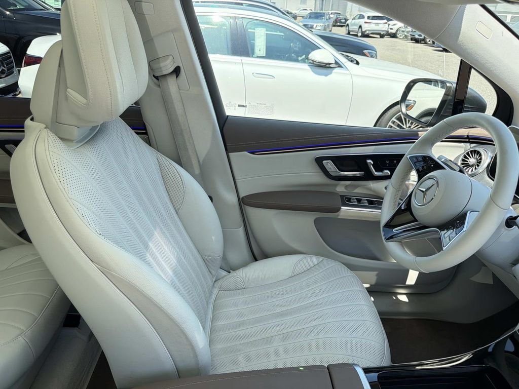 Certified Used 2023  Mercedes-Benz 450 image 11