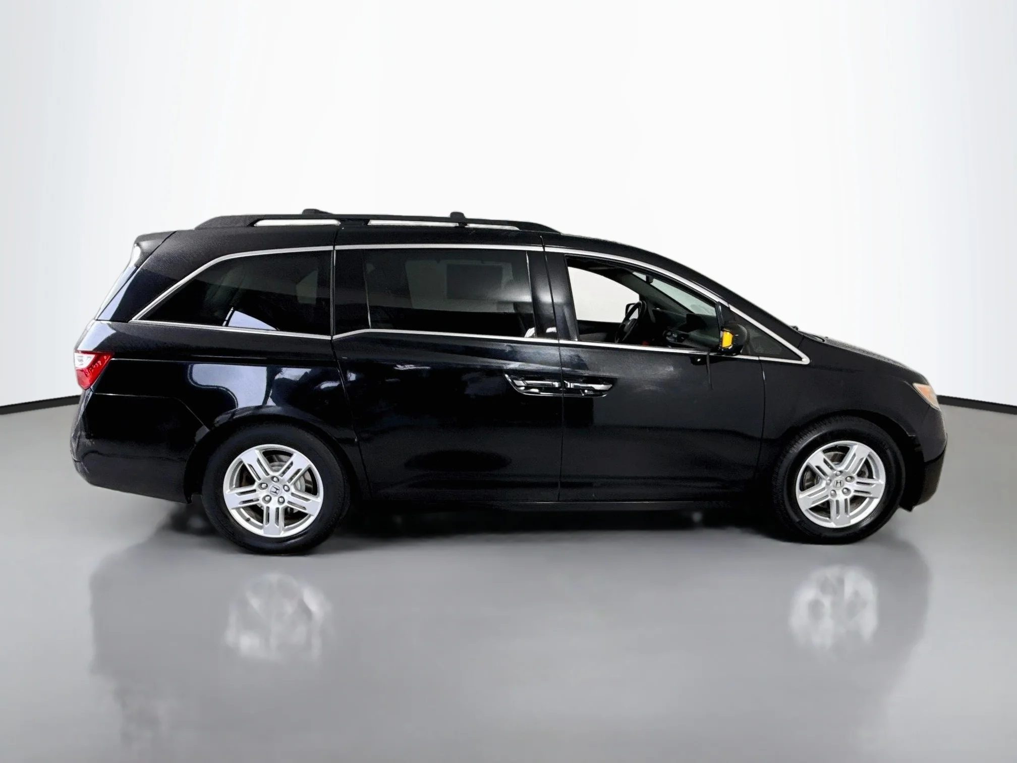 Used 2013 Crystal Black Pearl Honda Touring image 8