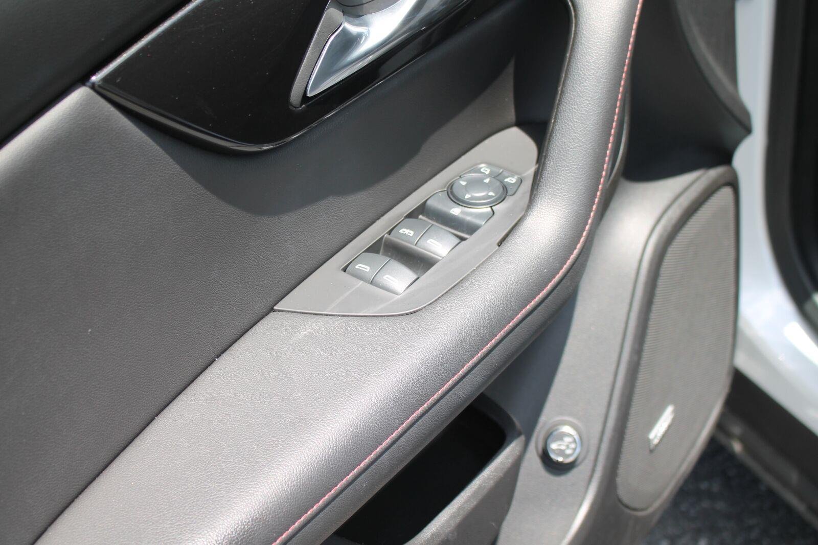 Used 2025 Iridescent Pearl Tricoat Chevrolet RS image 13