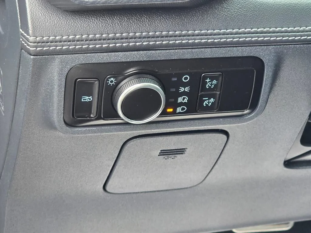 Used 2025 Gray Ford EcoBoost Premium image 9