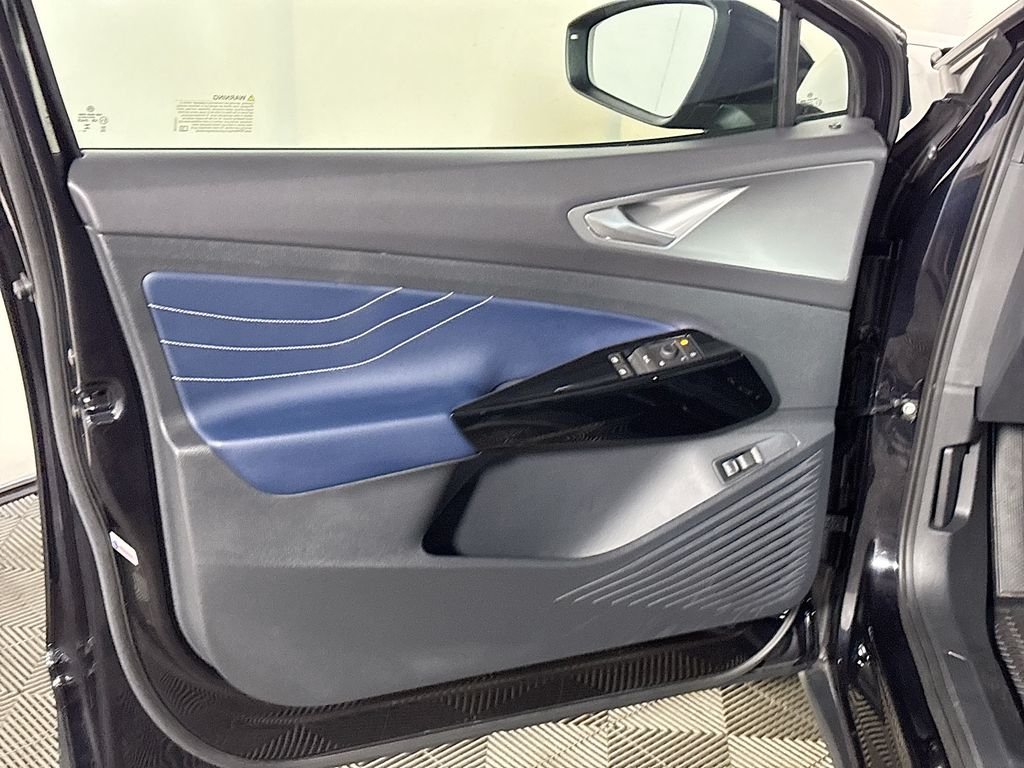 Certified Used 2025 Deep Black Volkswagen Pro S image 12