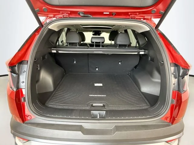 Used 2025 Red Hyundai SEL Convenience image 26