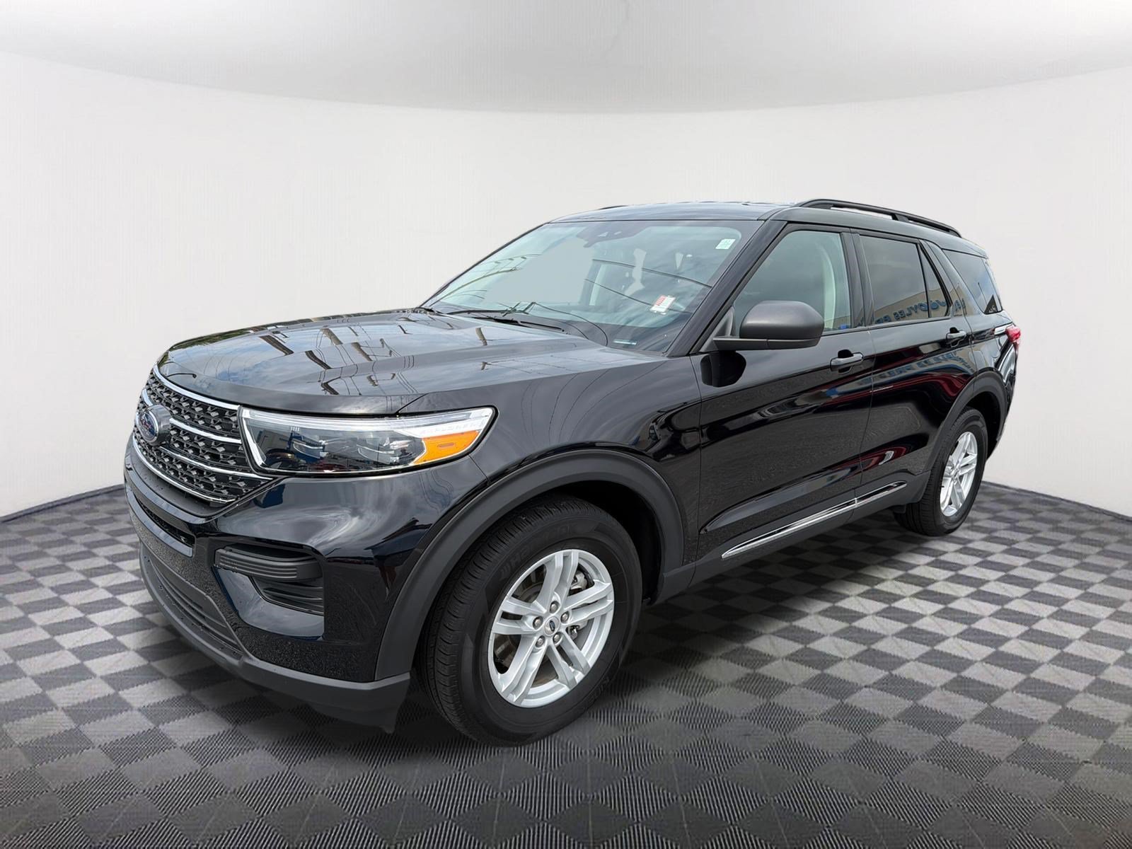 Used 2023 Agate Black Metallic Ford XLT image 3