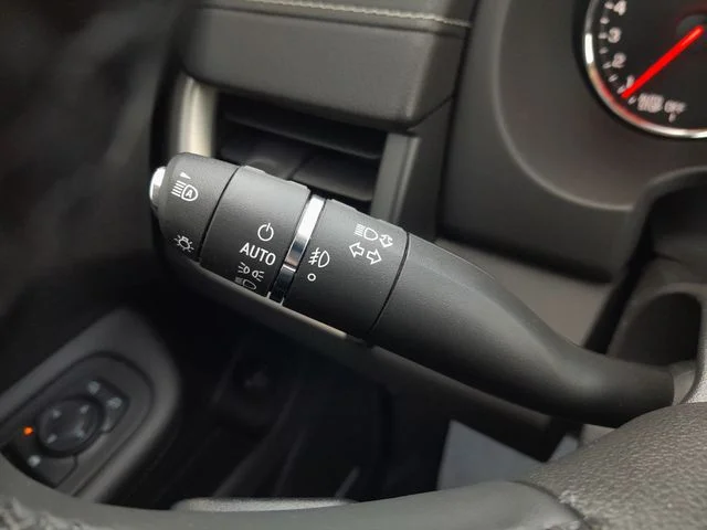 Used 2023 White GMC Denali image 16