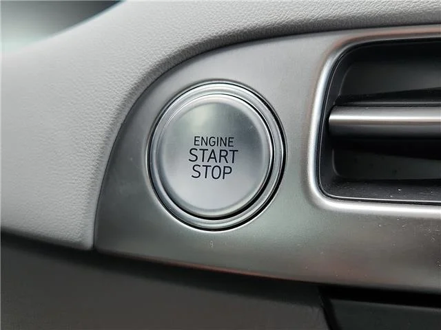 Used 2025 Silver Hyundai SEL Front-Wheel Drive image 15