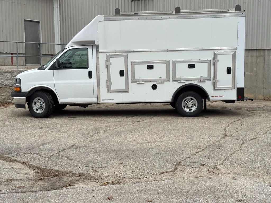 New 2026 Summit White Chevrolet 1WT image 5