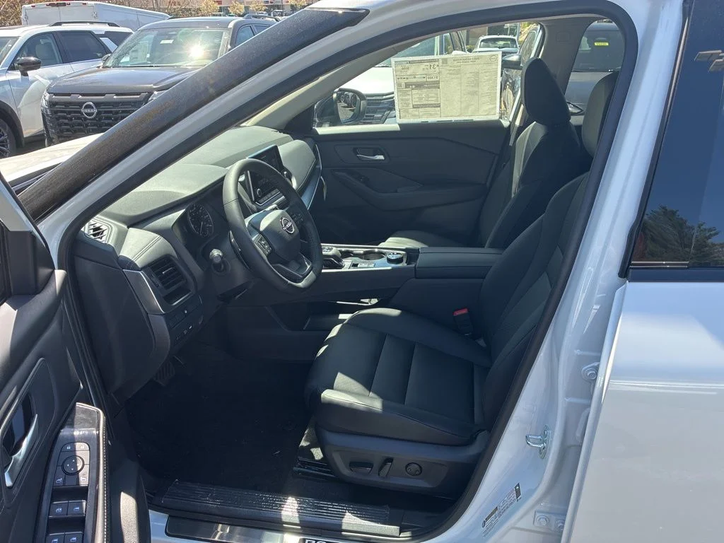 New 2026 Everest White Pearl TriCoat Nissan Dark Armor™ image 20