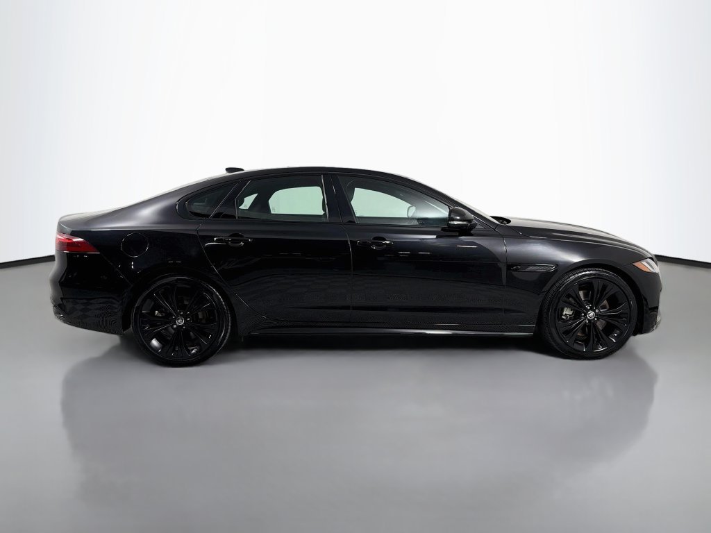 Used 2024 Black Jaguar R-Dynamic SE image 4