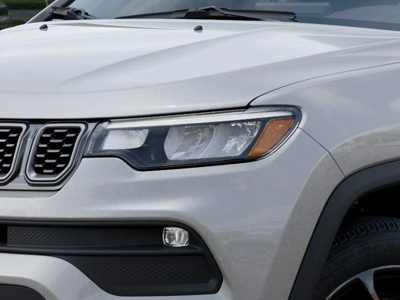 New 2026 Silver Zynith Metallic Clearcoat Jeep Latitude image 11