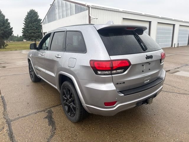 Used 2017 Silver Jeep Altitude image 8