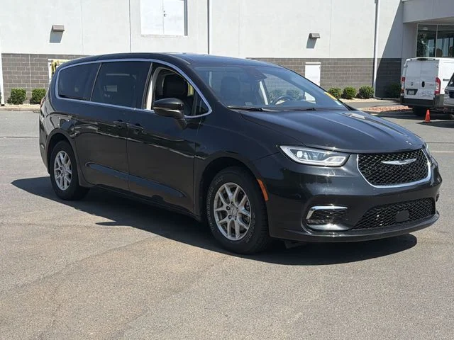 Used 2023 Black Chrysler Touring L image 8