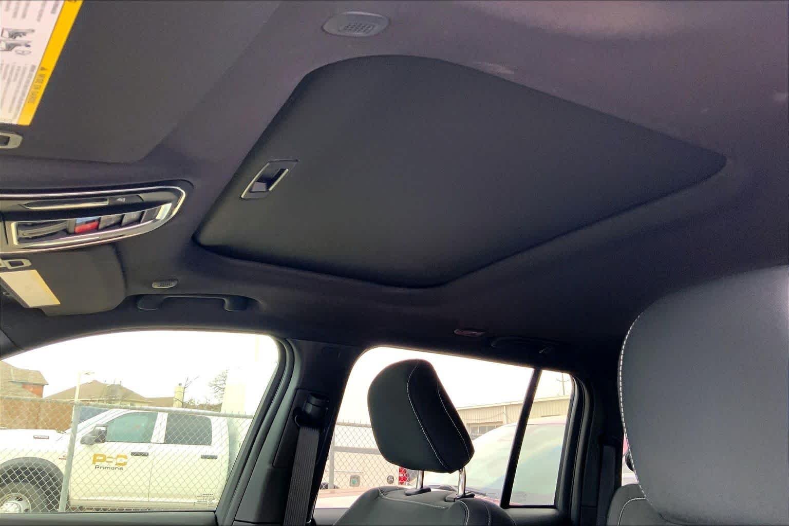 New 2026 Diamond Black Crystal Pearlcoat Jeep Laredo X image 16