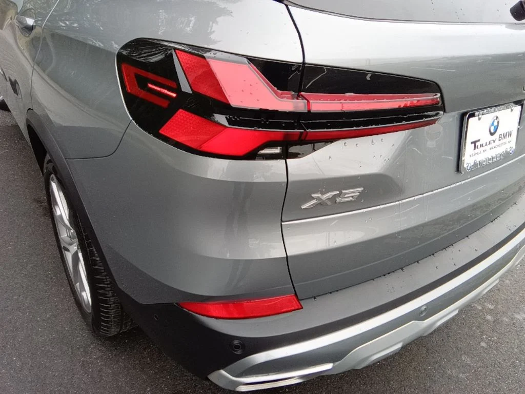 Certified Used 2026 Skyscraper Grey Metallic BMW xDrive40i image 29