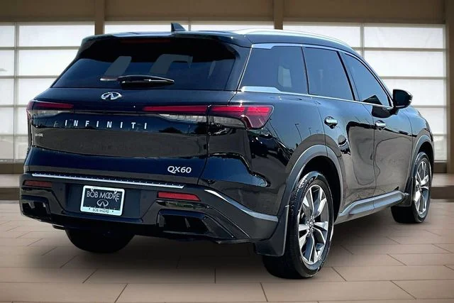 Used 2023 Black INFINITI LUXE image 2