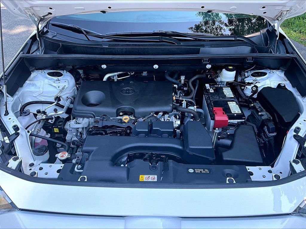 Used 2025 White Toyota XLE image 30