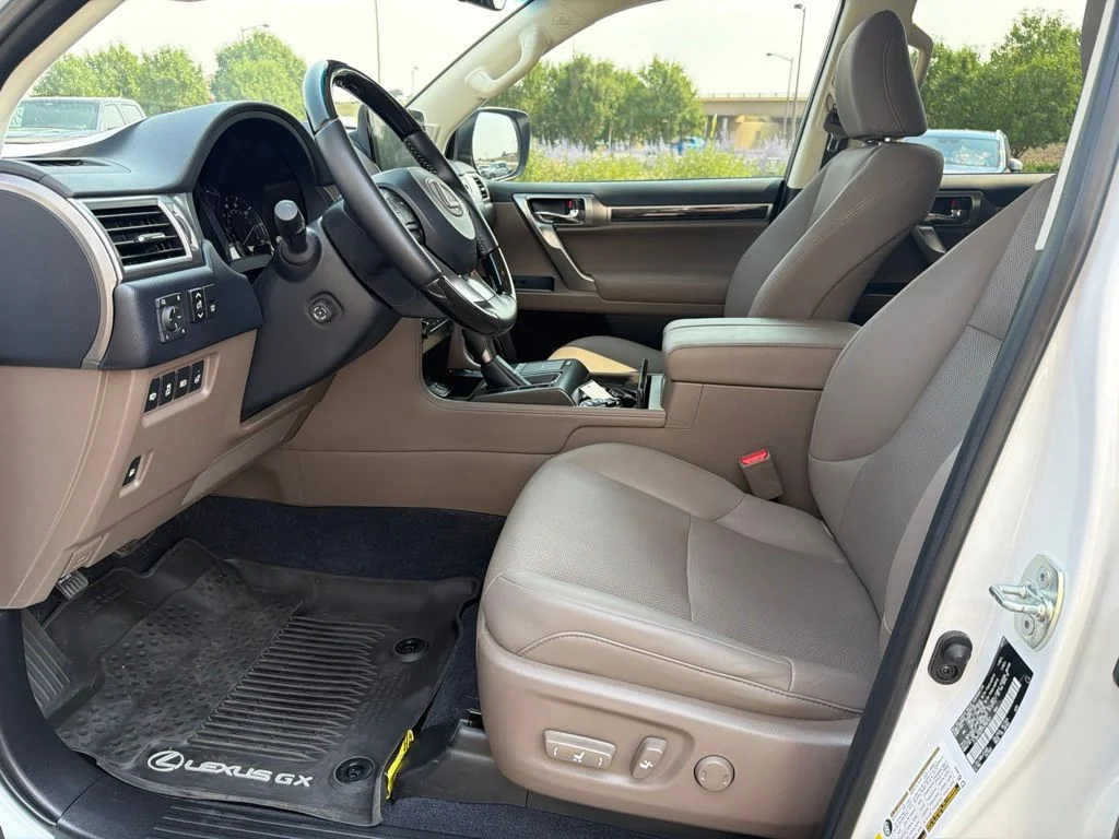 Used 2023 White Lexus 460 image 10