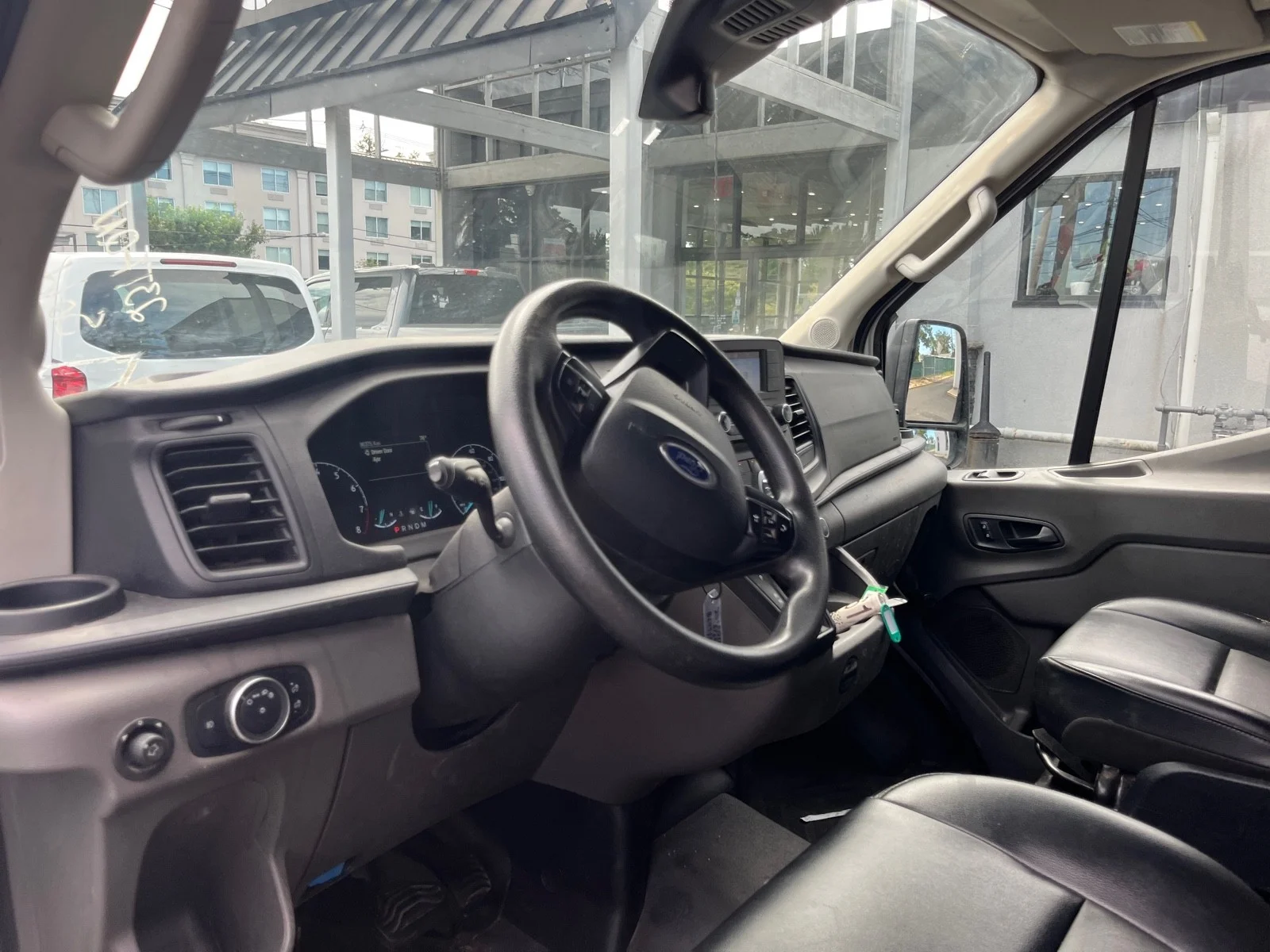 Used 2020 Oxford White Ford T250 MED ROOF image 7
