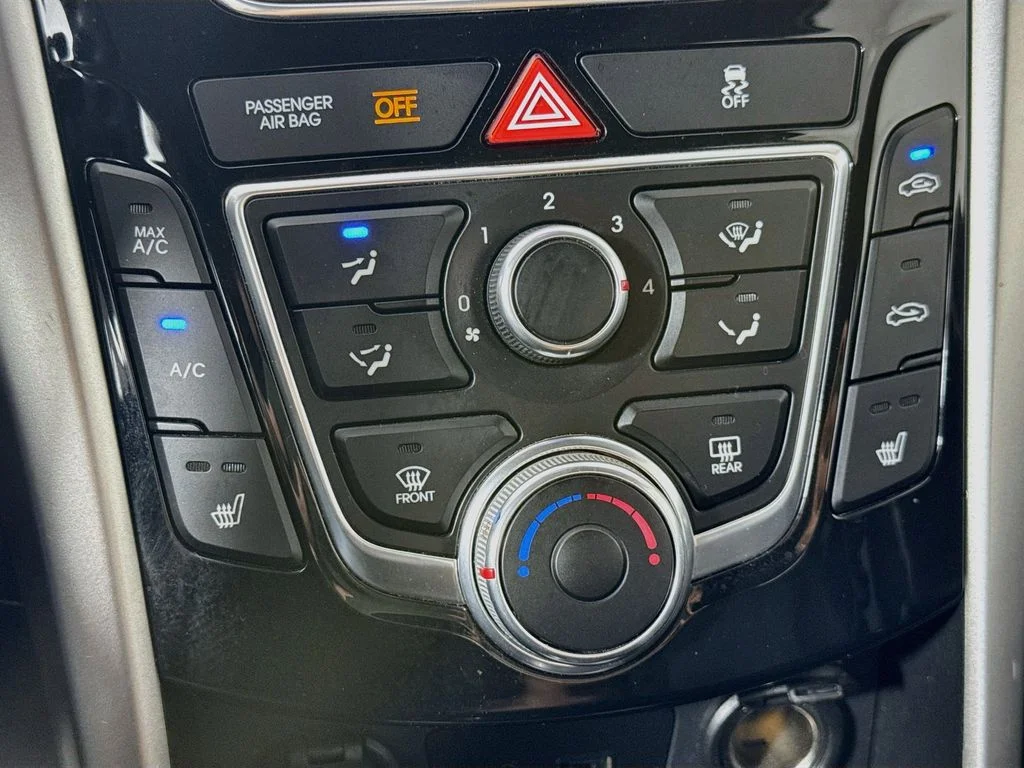 Used 2013 Black Hyundai Base image 16