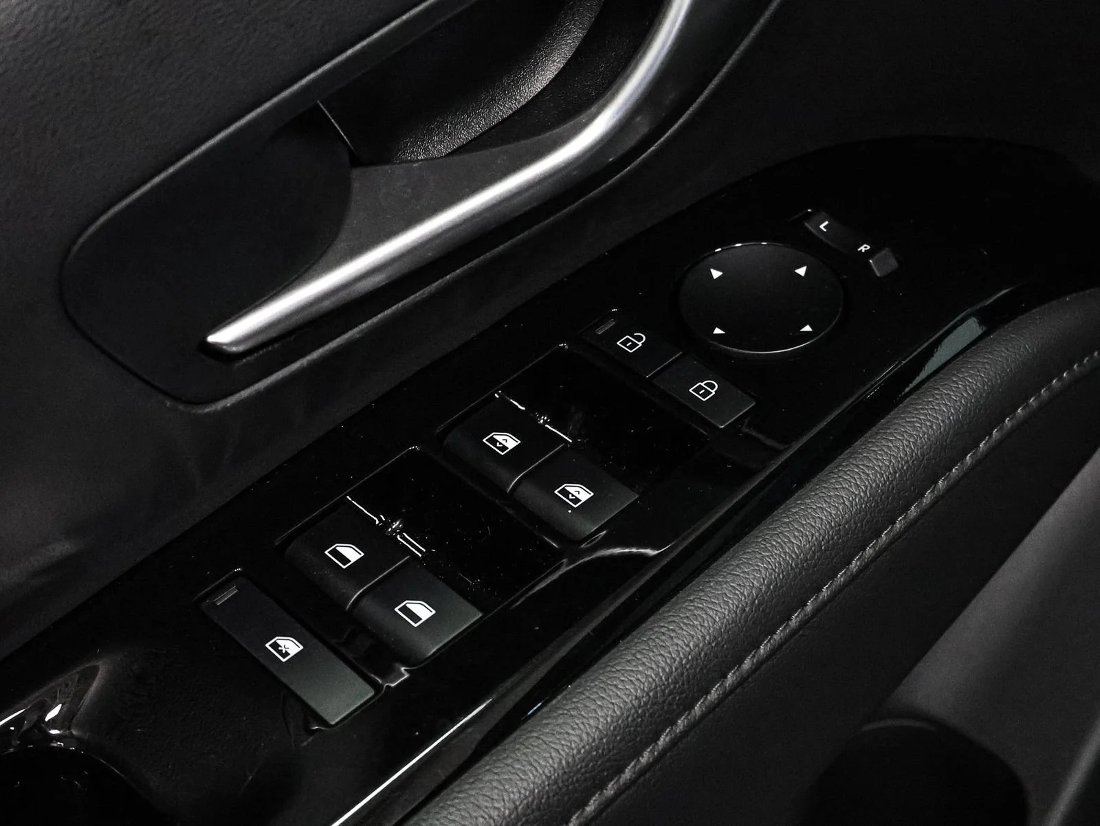 Used 2025 Black Hyundai SEL Activity image 20