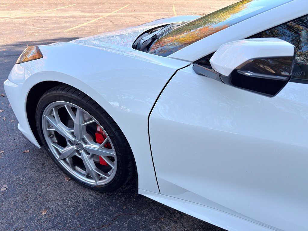 Used 2021 White Chevrolet Stingray image 14
