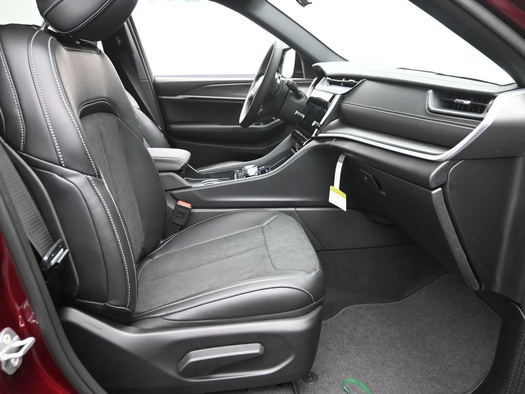 New 2026 Velvet Red Pearl-Coat Exterior Paint Jeep Altitude image 9
