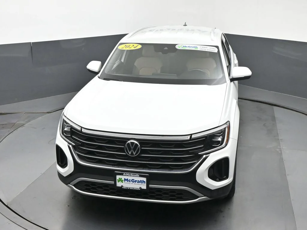 Used 2024 White Volkswagen 2.0T SE image 26