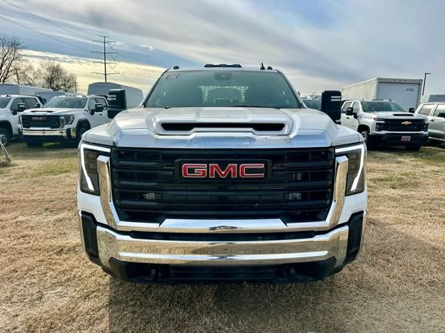 2025 GMC Sierra 3500HD Pro - Photo 8