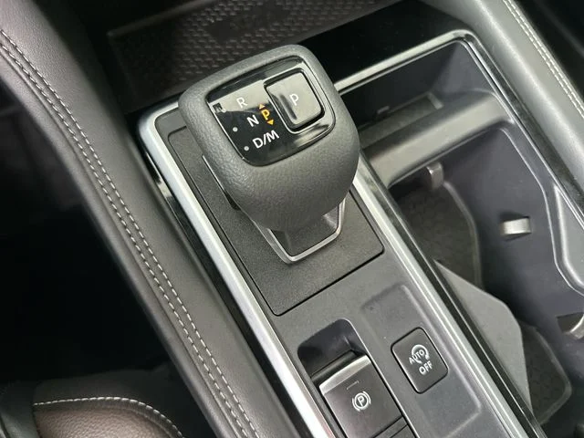 Used 2024 White Nissan Platinum image 21