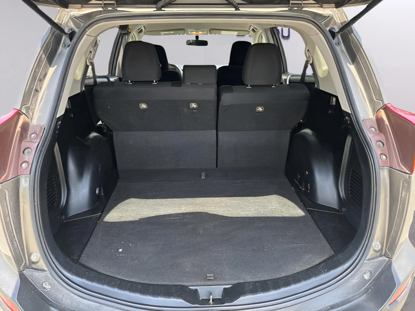 Used 2014 Pyrite Mica Toyota LE image 31