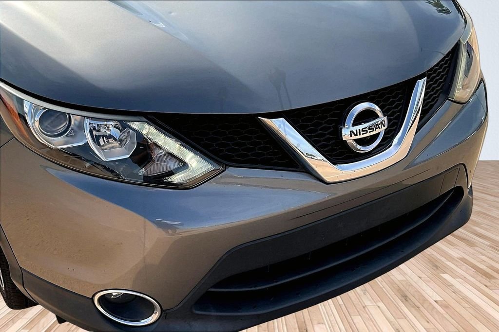Used 2017 Gray Nissan SL image 25