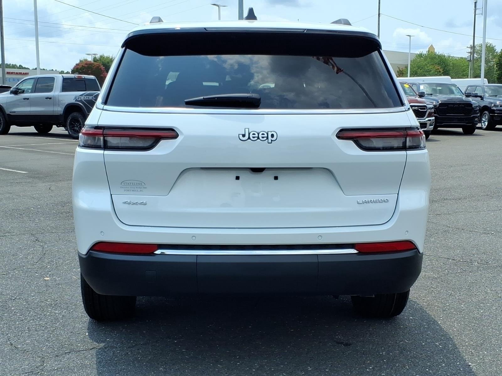 New 2026 Bright White Clear-Coat Exterior Paint Jeep Laredo X image 15