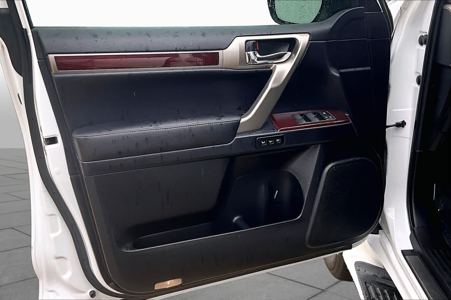 Used 2017 Starfire Pearl Lexus Premium image 19