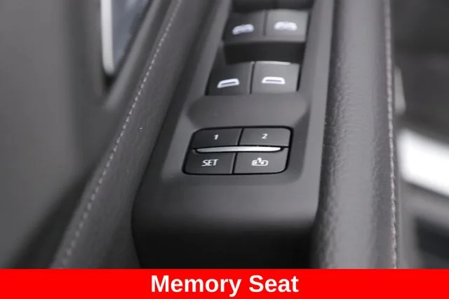 Used 2023 White GMC Denali image 21