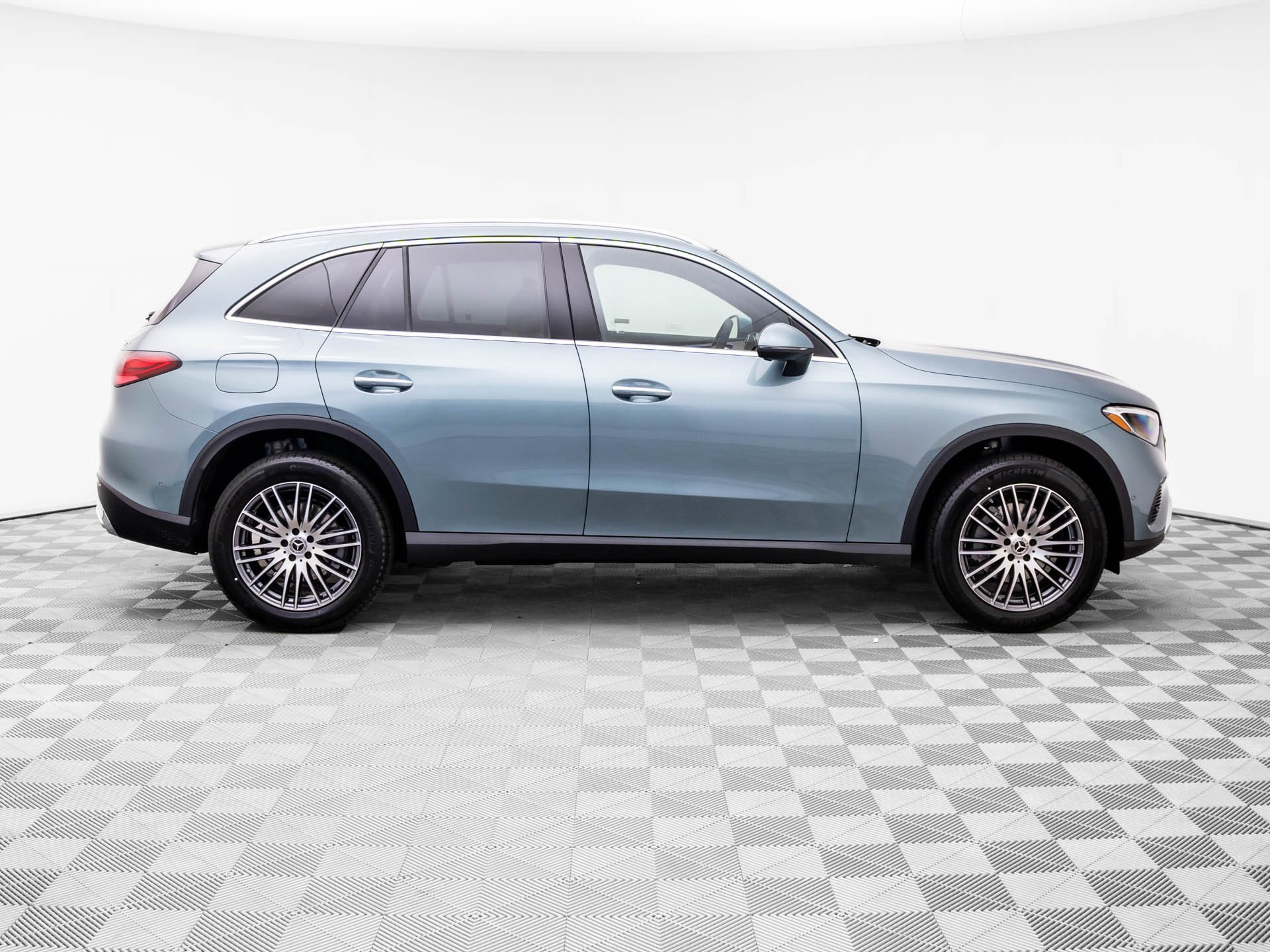 Used 2026 Silver Mercedes-Benz GLC 300 image 7