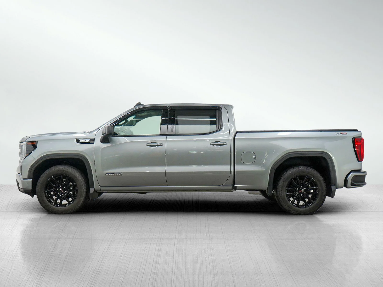 Used 2025 GMC Sierra 1500 Elevation with VIN 1GTUUCED6SZ169540 for sale in Roseville, Minnesota