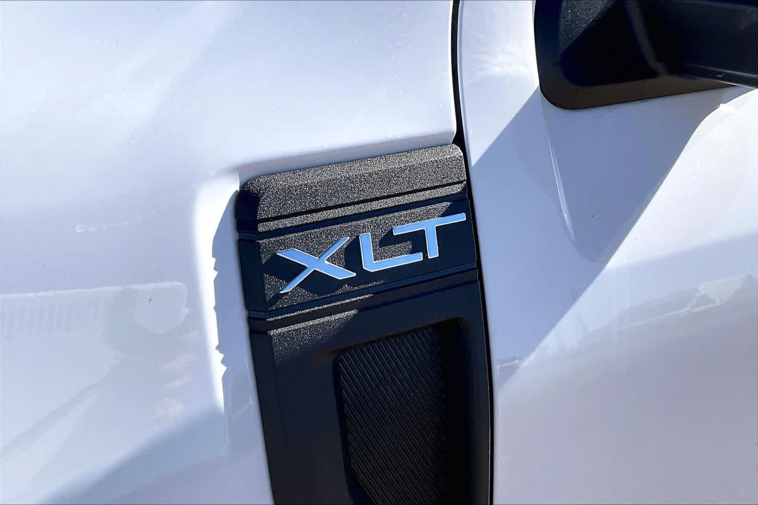 New 2026 Oxford White Ford XLT image 15