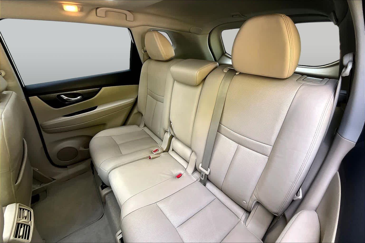 Used 2014 Moonlight White Nissan SL image 20